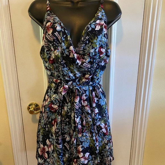 Essue Dress - Black Flowered Size M - Picture 3 of 9